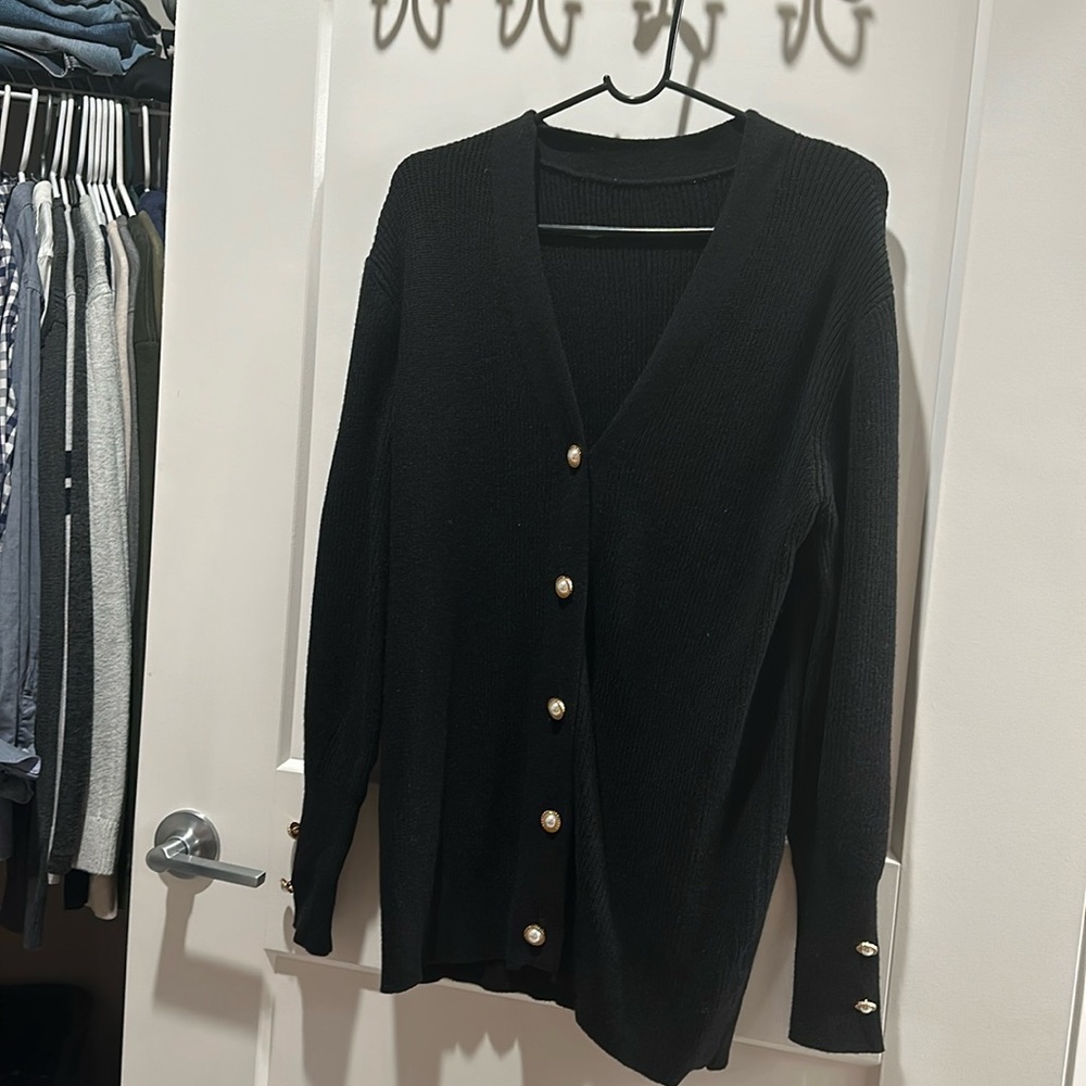 Black cardigan — large 💕